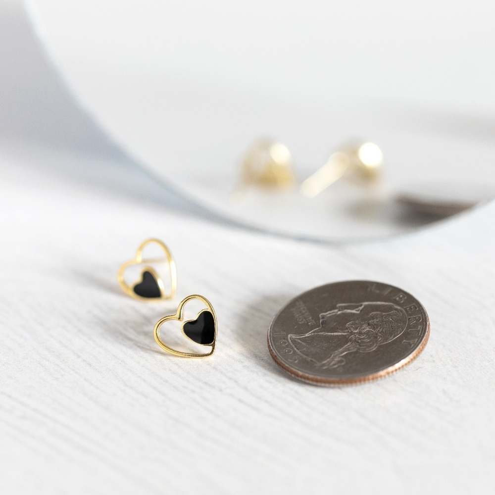 Black & Gold Heart Studs (S925) - Only 1 left! - Picture 4 of 4